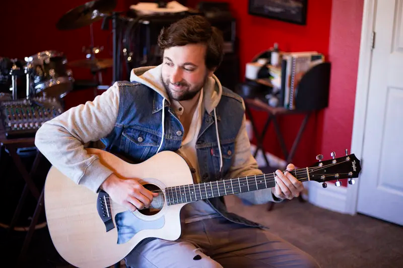 New Teaching Method Helps Students Learn Guitar By Harnessing The Power of Muscle Memory