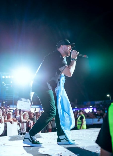 Yuthiel: The Talented Latin American Singer-Songwriter Who Conquers International Stages