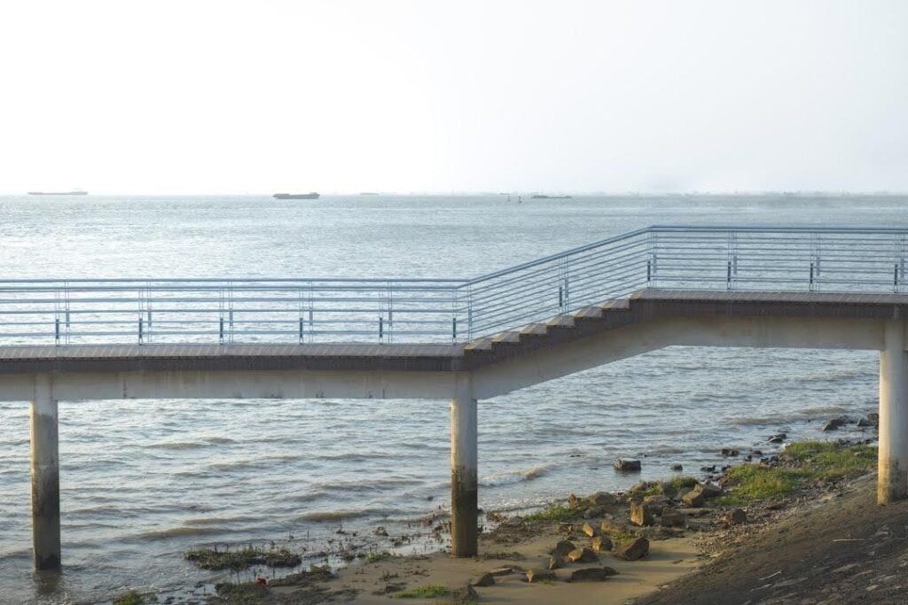 Why Coastal Facilities Keep Returning to Stainless Steel